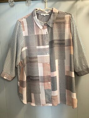 Rose + Olive Women’s Blouse Plus 1X 3/4 Sleeves Button Down Geometric Pattern